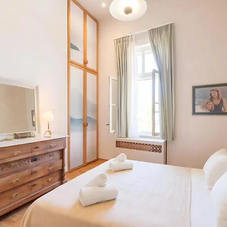 Villa Grand 1930s Mansion In Chania Old Town With Garden La Canea