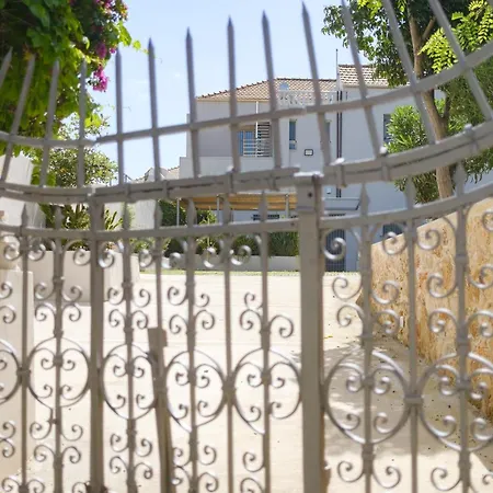 Grand 1930s Mansion In Chania Old Town With Garden Villa