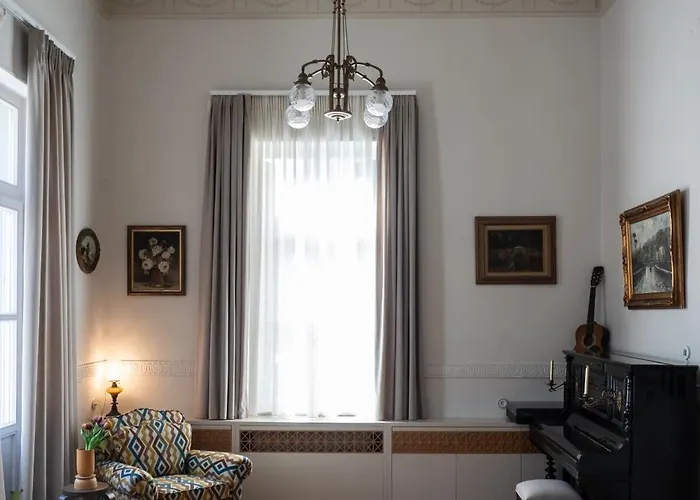 Villa Grand 1930S Mansion In Chania Old Town With Garden